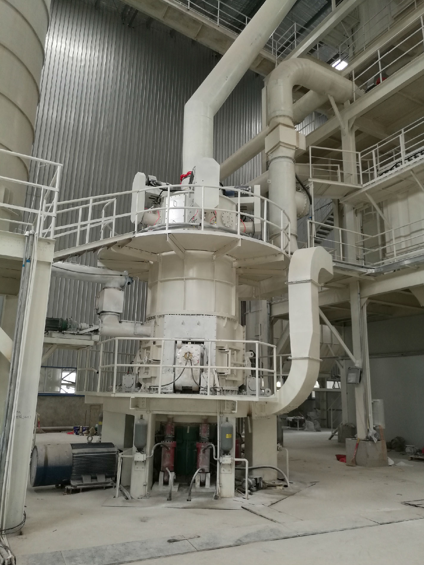 桂林矿机立式磨粉机工作原理