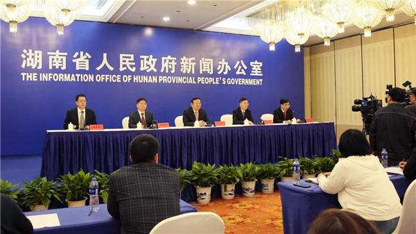 目前共建成绿色矿山419家，关闭砂石土矿2607个