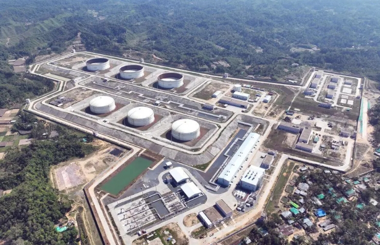 这是11月10日在孟加拉国莫海什卡利拍摄的单点系泊及双线管道系统工程项目场站