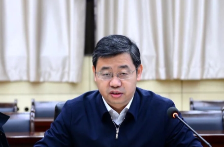 校长王进富 校长王进富