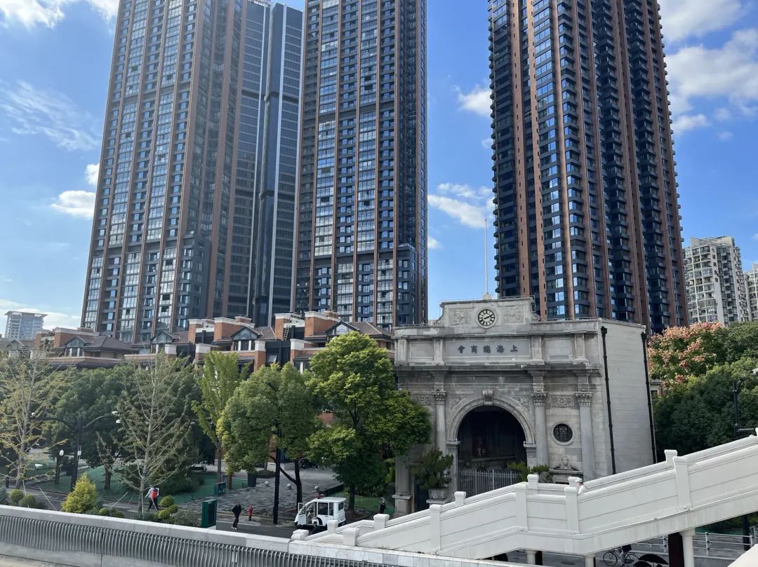 苏州河畔的上海宝格丽酒店和上海总商会旧址