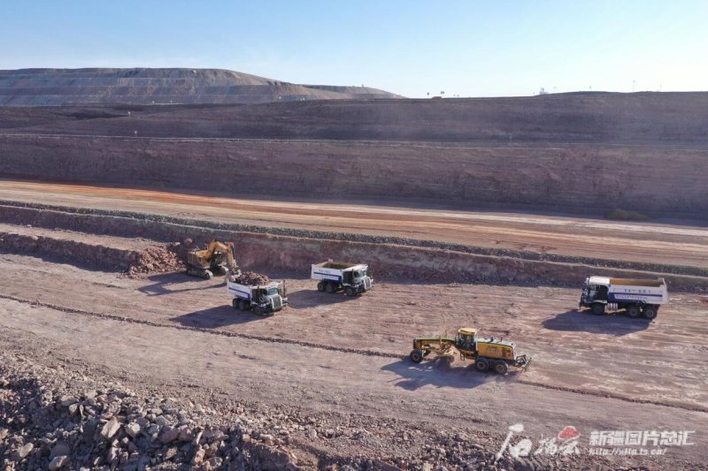 新疆准东无人矿卡规模突破400辆