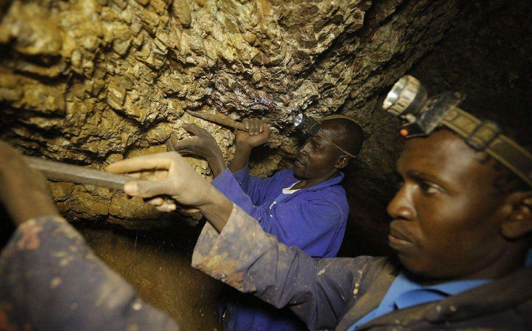 加州消防局表示，“有害气体” 阻碍了消防队员的靠近