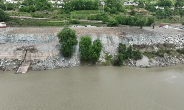 中铁大桥局集团有限公司弃渣场侵占金沙江岸线 中铁大桥局集团有限公司弃渣场侵占金沙江岸线