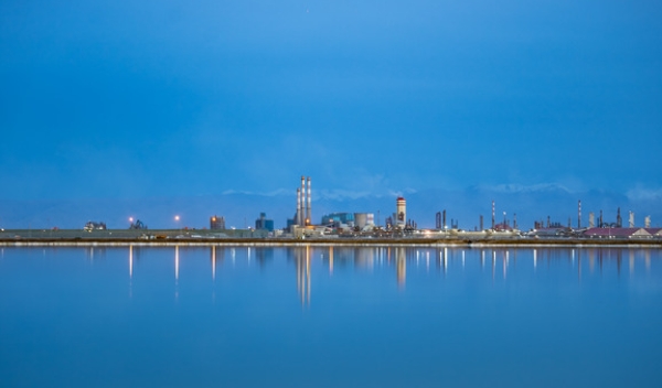 2023年6月拍摄的察尔汗盐湖一角