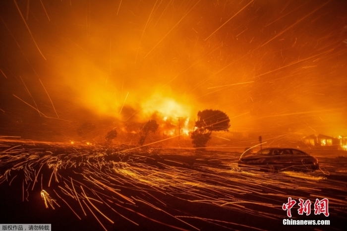 当地时间1月7日，美国加州洛杉矶西部地区