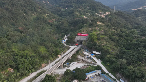 揭惠铁路百吉岭隧道进口