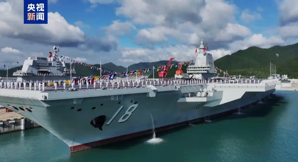 我国首艘电磁弹射航母福建舰正式入列