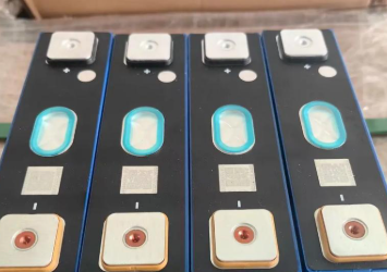 磷酸铁锂行业头部企业酝酿调价