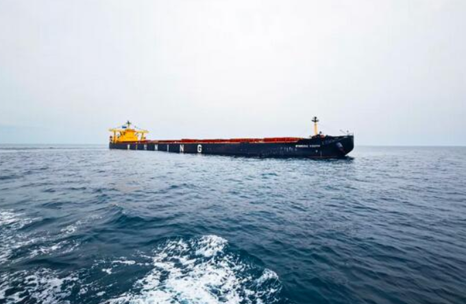 中铝西芒杜项目首船铁矿石成功发运