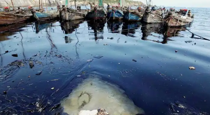 德国一输油管道发生事故，大量石油泄漏