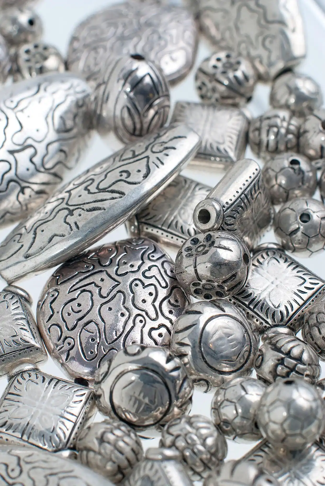 銀價(jià)飆升推高光伏制造成本 企業(yè)加速降銀技術(shù)突破