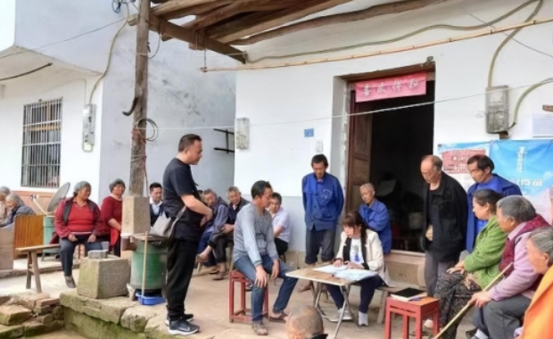 警惕“蚂蚁搬家”式腐败，一起涉村集体资金案浮出水面