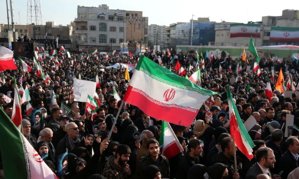 美以打击伊朗油库，油价牵动欧美“神经”